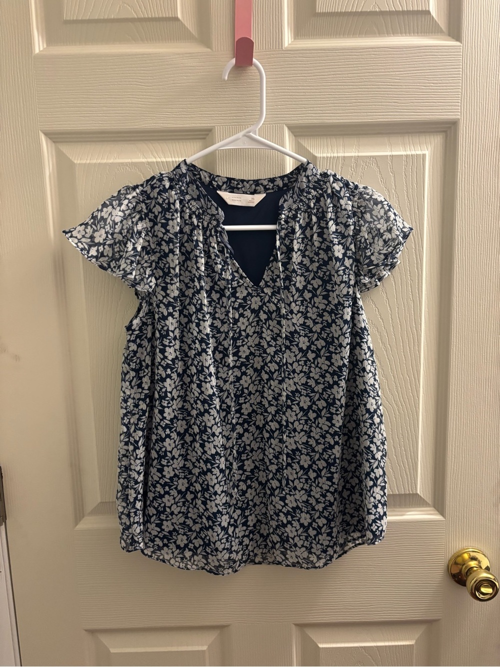 LC Lauren Conrad Navy and White Floral Keyhole Blouse